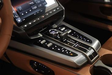 Aston Martin Vanquish — photo 13