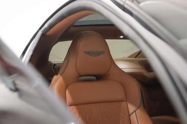Aston Martin Vanquish — photo 14