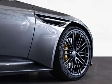 Aston Martin DB12 Volante — photo 9