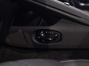 Aston Martin DB12 Volante — photo 21