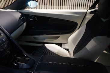 Aston Martin DB11 Coupé V12 Launch Edition — photo 9