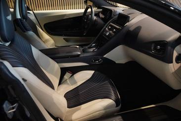 Aston Martin DB11 Coupé V12 Launch Edition — photo 11