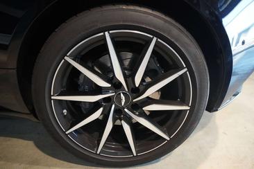 Aston Martin DB11 Coupé V12 Launch Edition — photo 19