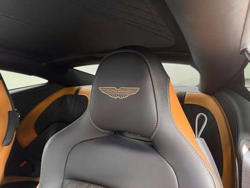 Aston Martin DB12 Coupé — photo 10