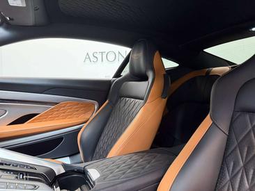 Aston Martin DB12 Coupé — photo 11