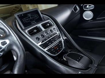 Aston Martin DBS V12 5.2 Superleggera — photo 20