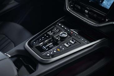 Aston Martin DBX 707 — photo 19