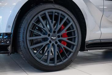 Aston Martin DBX 707 — photo 27