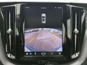 Volvo XC60 T6 Recharge Core — photo 17