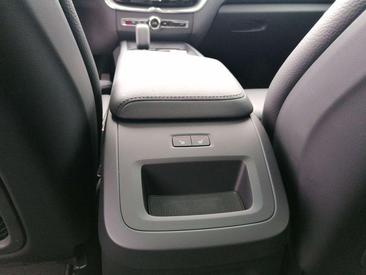 Volvo XC60 T6 Recharge Core — photo 19