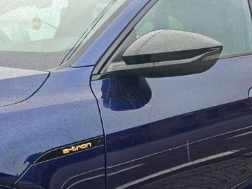 Audi Q8 E-tron S Line 55 — photo 33