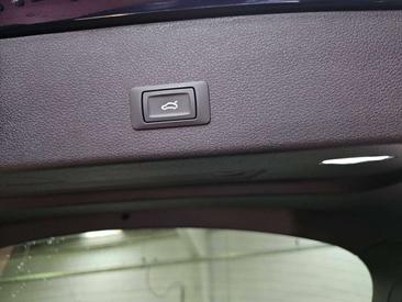 Audi Q8 E-tron S Line 55 — photo 47