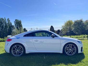 Audi TT S Line 40 TFSI — photo 5