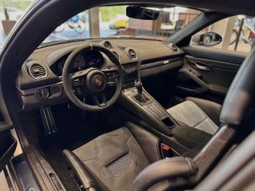 Porsche 718 Cayman GT4 RS — photo 9