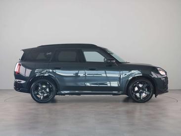Mini Countryman JCW Electric — photo 3