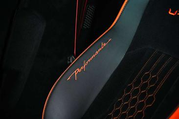 Lamborghini Urus Performante — photo 14