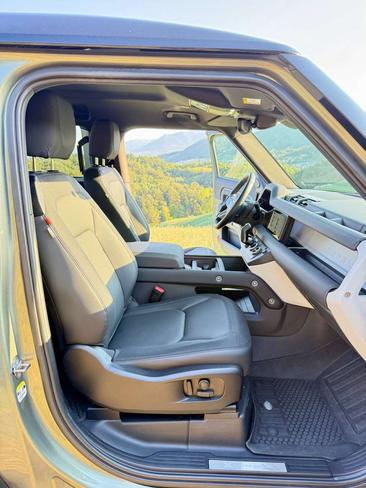Land Rover Defender 90 X-Dynamic SE 3.0D I6 200 CV AWD Auto — photo 9