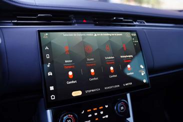 Land Rover Range Rover SV Head Up / Meridian Signature P 510 E — photo 17