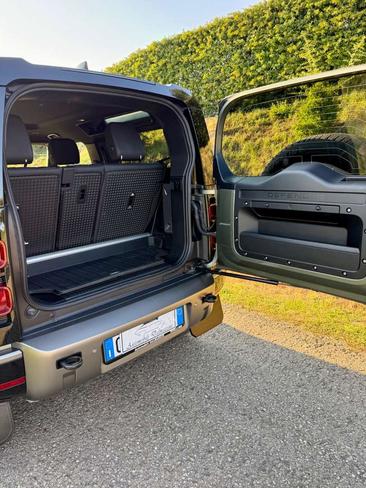 Land Rover Defender 90 X-Dynamic SE 3.0D I6 200 CV AWD Auto — photo 12