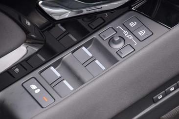 Land Rover Range Rover Evoque P270e PHEV AWD Dynamic HSE — photo 8