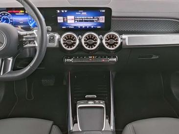 Mercedes EQB 350 Night Edition — photo 7