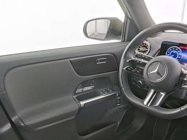 Mercedes EQB 350 Night Edition — photo 8