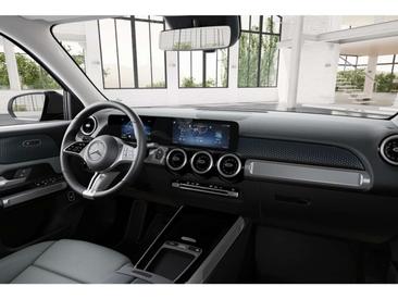 Mercedes GLB 200 Night Edition — photo 4