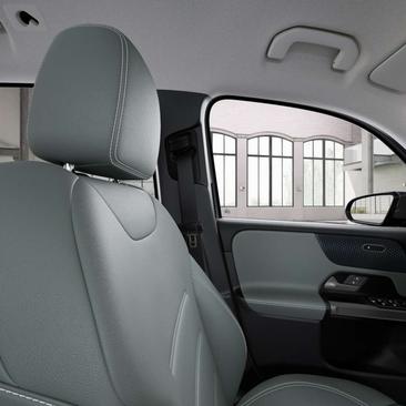 Mercedes GLB 200 Night Edition — photo 15