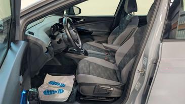 Volkswagen ID.4 — photo 11