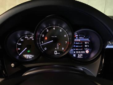 Porsche Macan S — photo 16