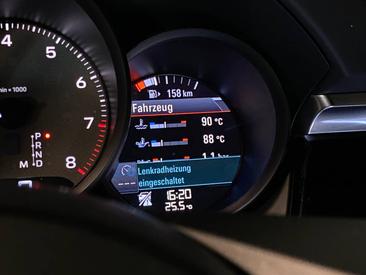 Porsche Macan S — photo 17