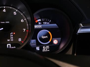 Porsche Macan S — photo 18