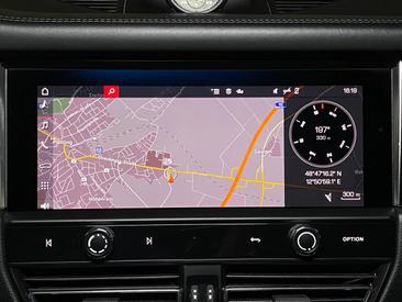 Porsche Macan S — photo 21