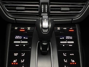 Porsche Macan S — photo 22