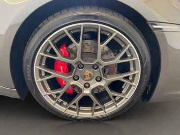 Porsche 992 I Carrera 4S Cabriolet — photo 9