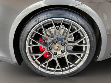 Porsche 992 I Carrera 4S Cabriolet — photo 11