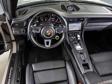 Porsche 991 II Carrera 4 GTS Cabriolet — photo 17