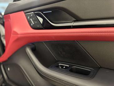 Porsche Taycan Turbo S — photo 31
