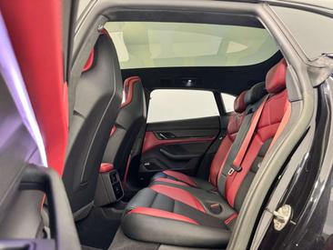 Porsche Taycan Turbo S — photo 33