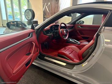 Porsche 992 I Carrera 4S — photo 11