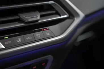 BMW X5 45e — photo 10