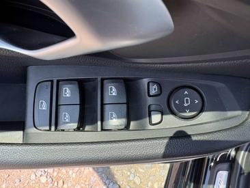 BMW 320e M Sport — photo 9