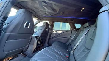 BMW XM — photo 18