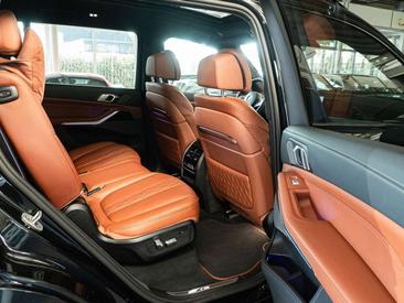 BMW X7 M Sport 40d — photo 24