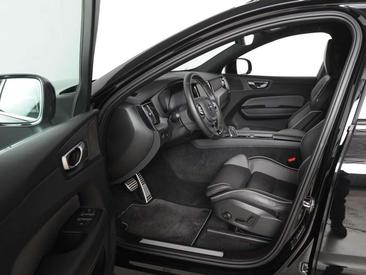 Volvo XC60 B4 R-Design — photo 7