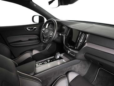 Volvo XC60 B4 R-Design — photo 9