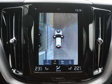 Volvo XC60 B4 R-Design — photo 11