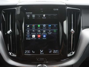 Volvo XC60 B4 R-Design — photo 13