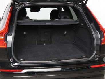 Volvo XC60 B4 R-Design — photo 16