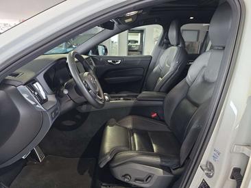 Volvo XC60 B5 R-Design — photo 21